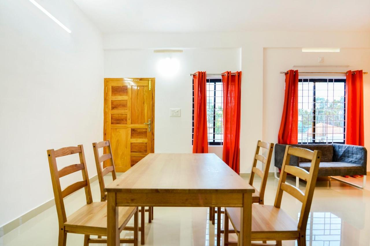 Oyo Home 81801 Akash Villa Trippapur Exterior foto
